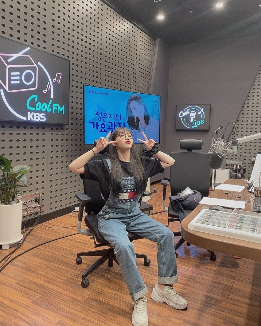 
브이
