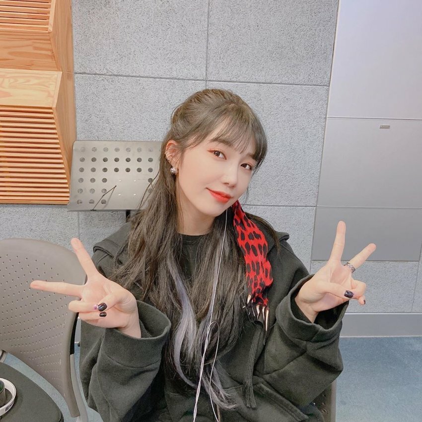 
브이
