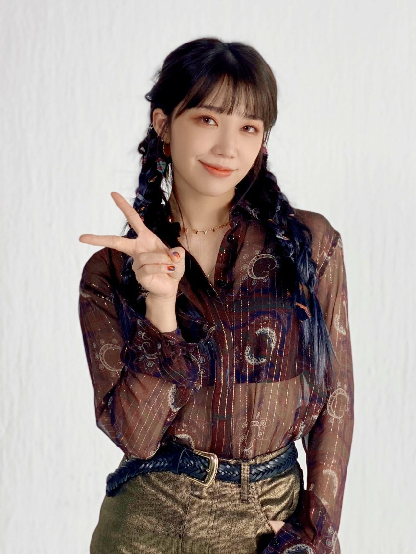 
브이
