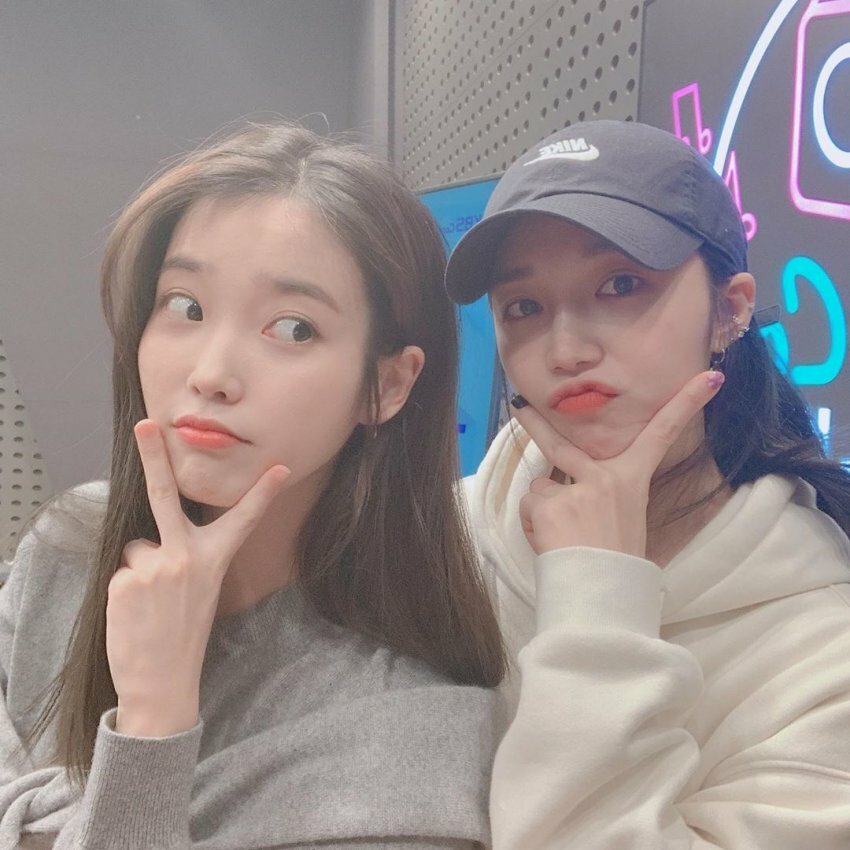 
브이
