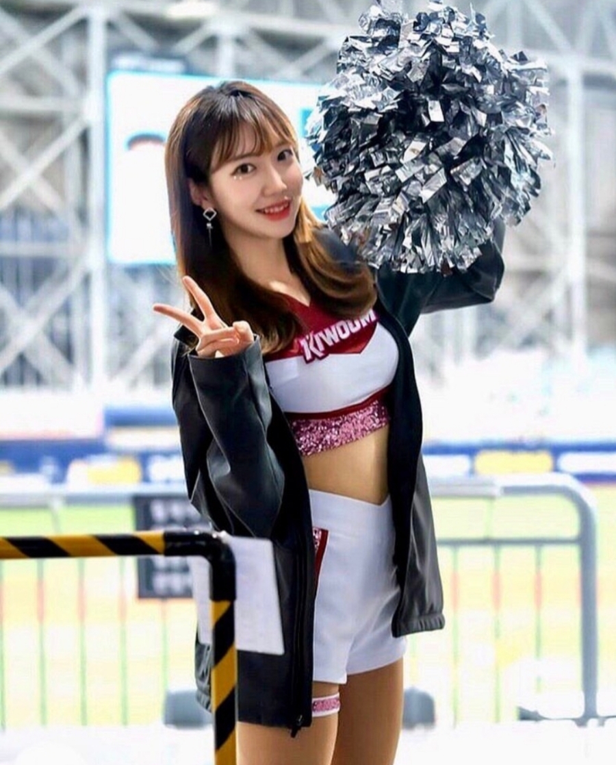 
지난 3월의 SK 치어리더 폭풍 영입
