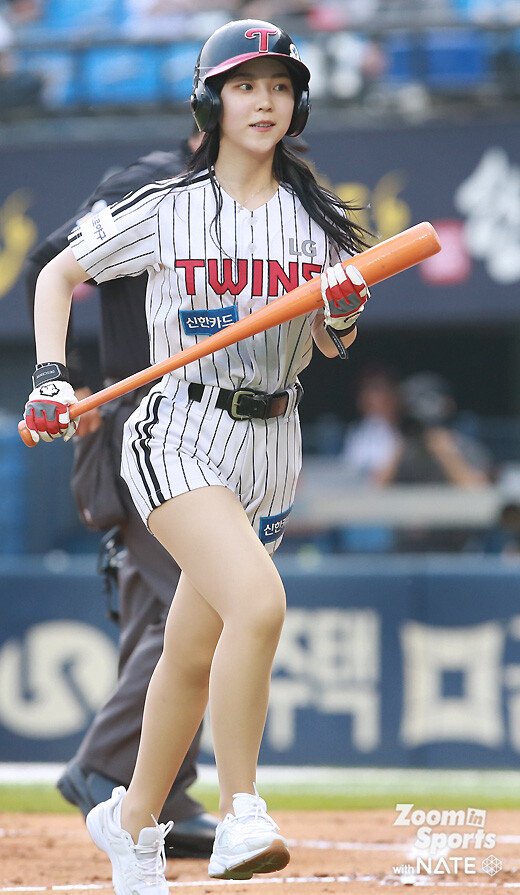 
귀여운 엘지 배트걸
