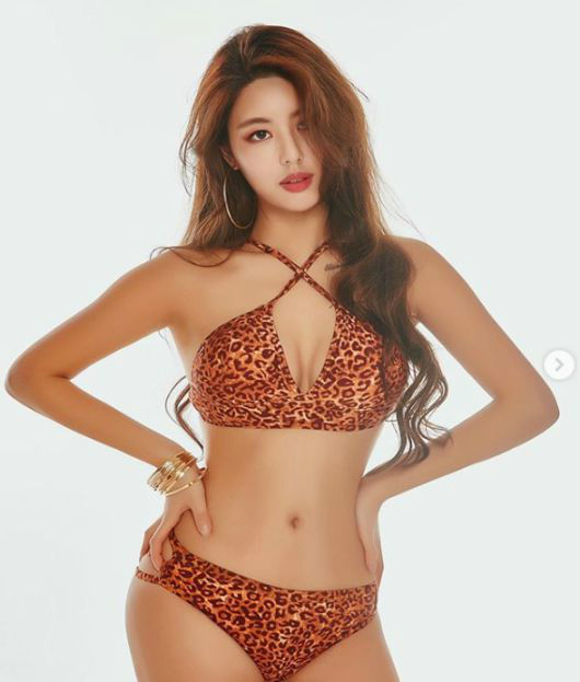
섹시 화보집 발간한 정유나
