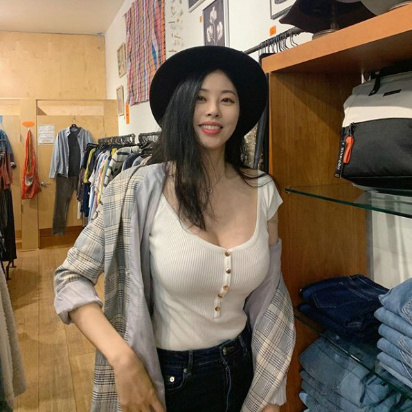
서동주 ..확근 하게....^^
