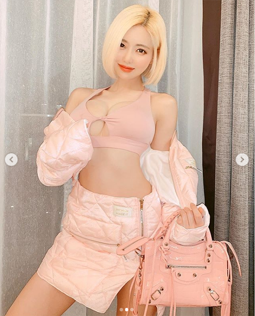 DJ 소다, 주요부위 뻥 뚫린 의상에 '노출 주의보'
