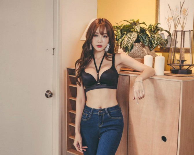 
피팅모델 윤애지

