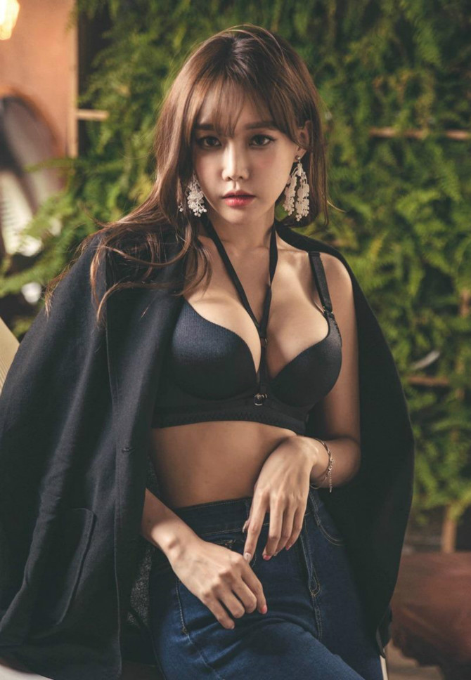 
피팅모델 윤애지
