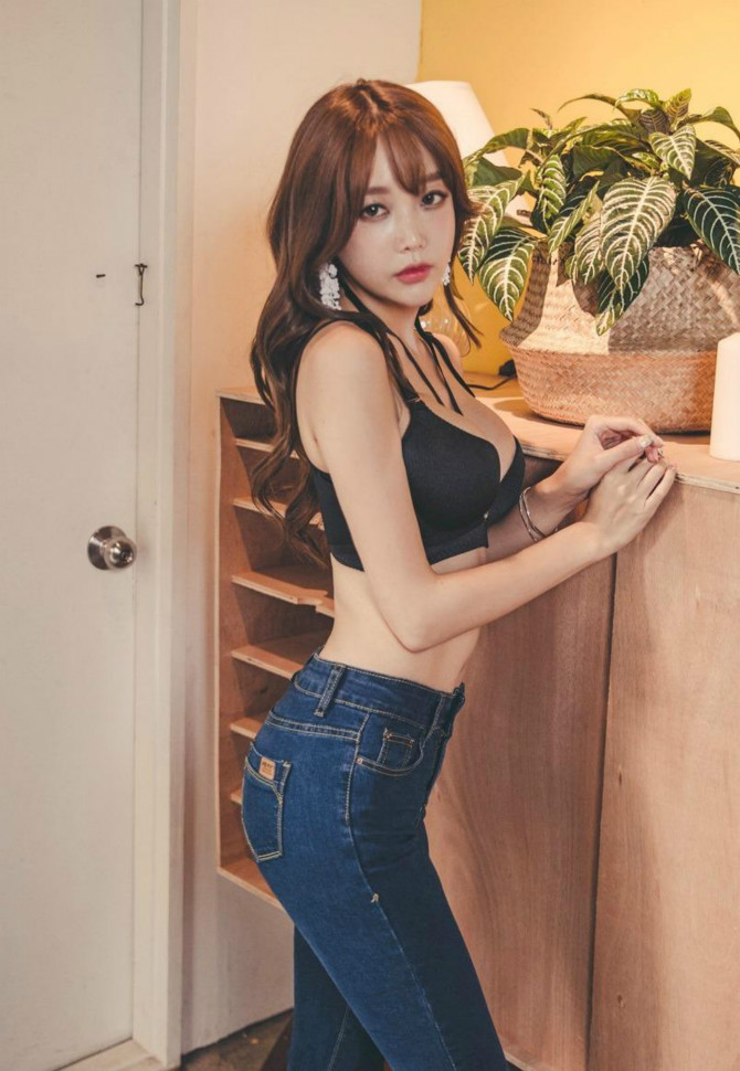 
피팅모델 윤애지
