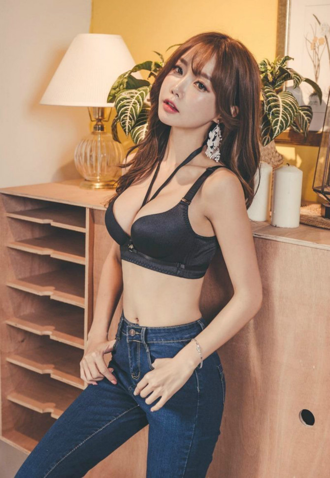 
피팅모델 윤애지
