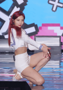 
아래에서 본 검스 조이 (레드벨벳)
