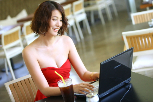 
미시 스타일 여배우 유인영

