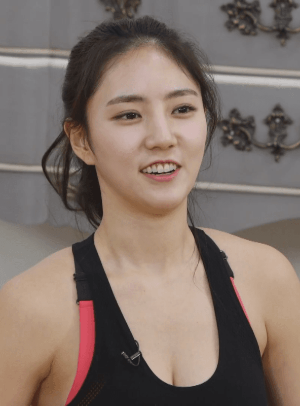 
요가강사 아미라
