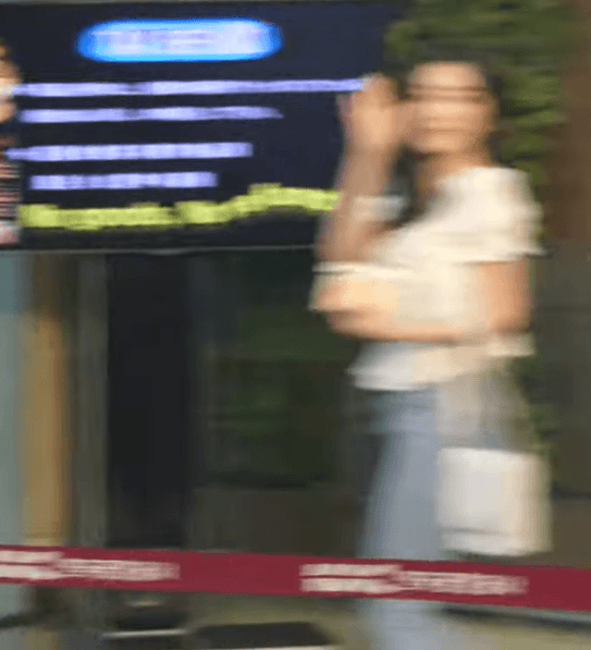 
공항에서 하트 날리는 아이린
