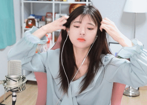 
요즘......제일 이쁘다는 스트리머...~
