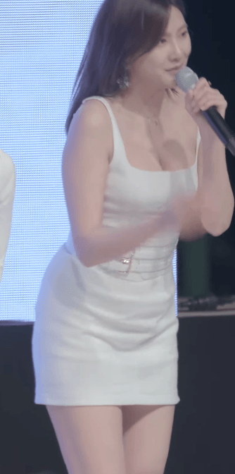 
인사의 정석을 보여주는 처자
