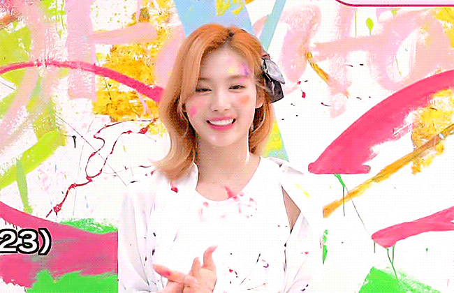 
페인트 뿌리는 사나
