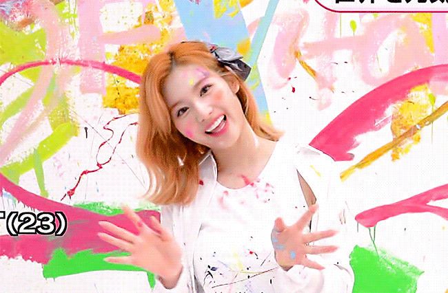 
페인트 뿌리는 사나
