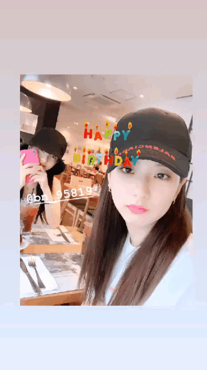 우주소녀와 친목하는 걸그룹들.jpgif