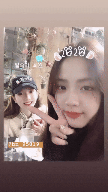 우주소녀와 친목하는 걸그룹들.jpgif