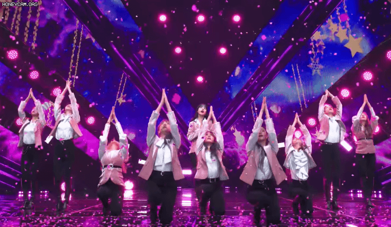 독보적인 엔딩 안무 우주소녀.gif