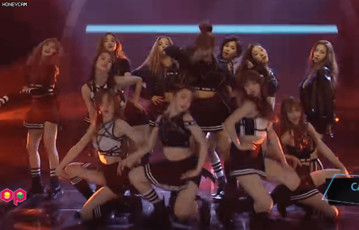 독보적인 엔딩 안무 우주소녀.gif