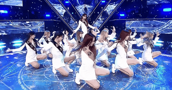 독보적인 엔딩 안무 우주소녀.gif