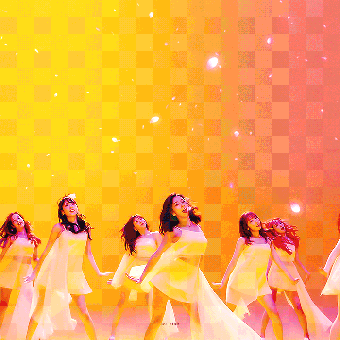 우주소녀 출격 하루 전..jpgif