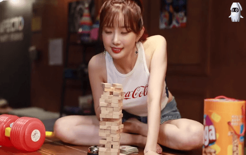전 기상캐스터 신예지 맥심 화보