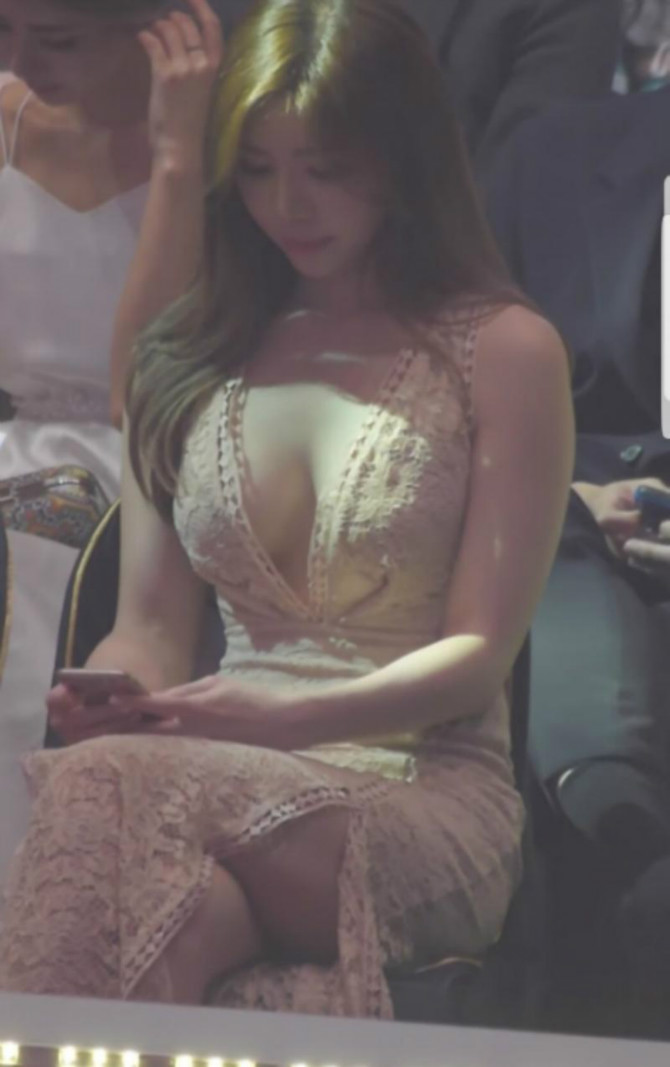 
왁싱을 좋아하는 누나~
