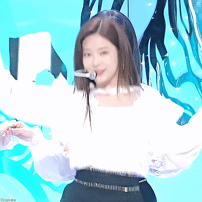 
인기가요 김민주
