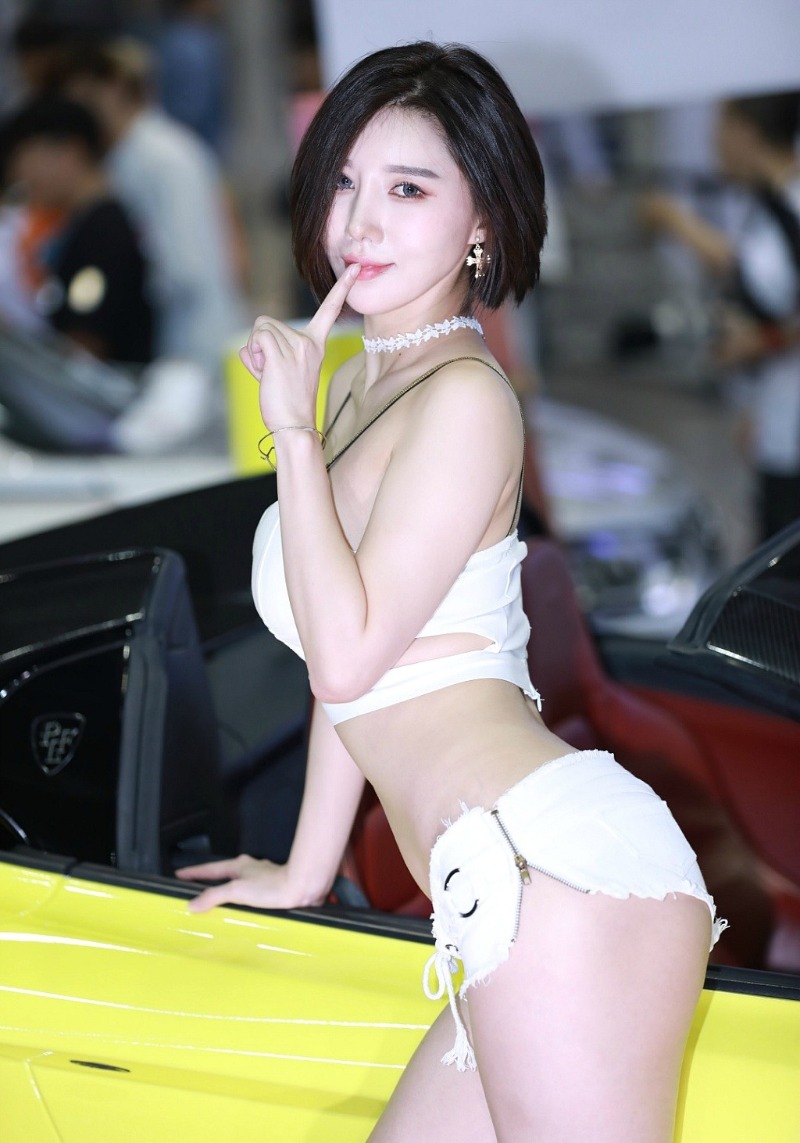 Song Ju Ah 송주아 - 2019 Auto Salon