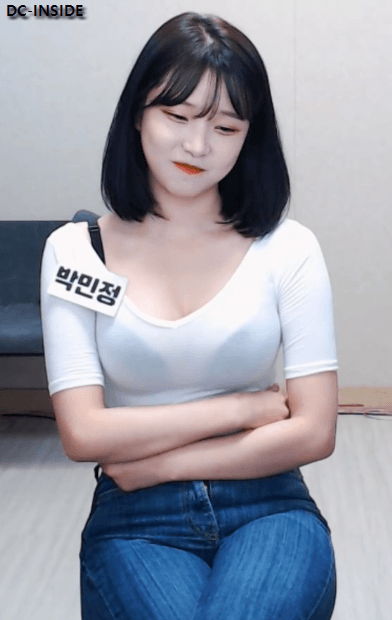 
흰티에 청바지
