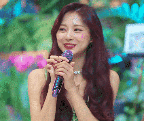 
쯔위의 미소
