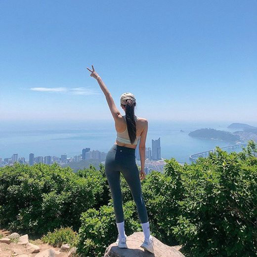 
치어리더 김연정, 레깅스 등산 인증샷
