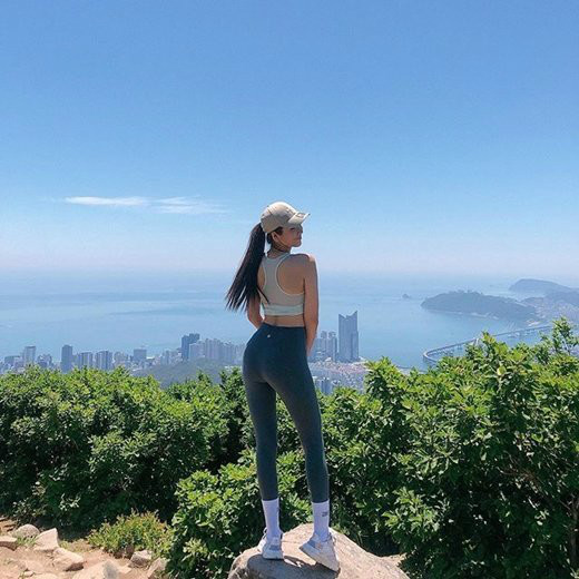 
치어리더 김연정, 레깅스 등산 인증샷
