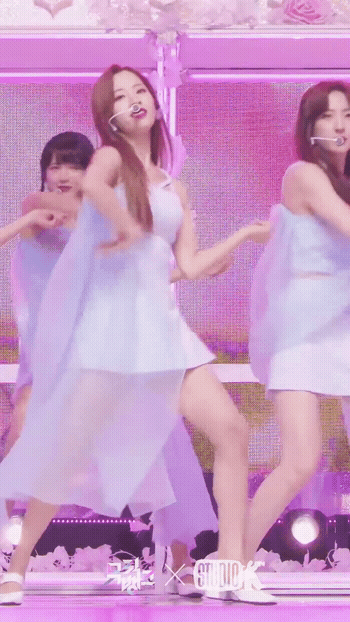 
춤선이 아름다운 여돌1위한 우주소녀 보나.gif
