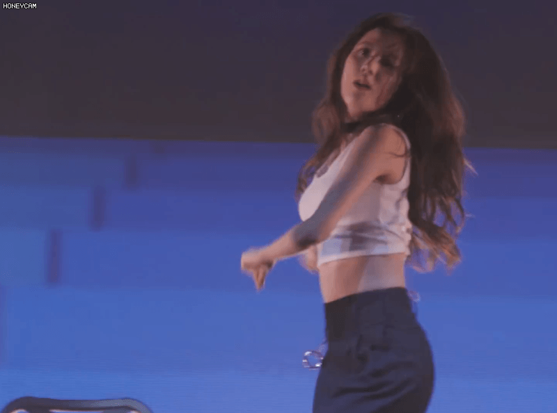 
춤선이 아름다운 여돌1위한 우주소녀 보나.gif

