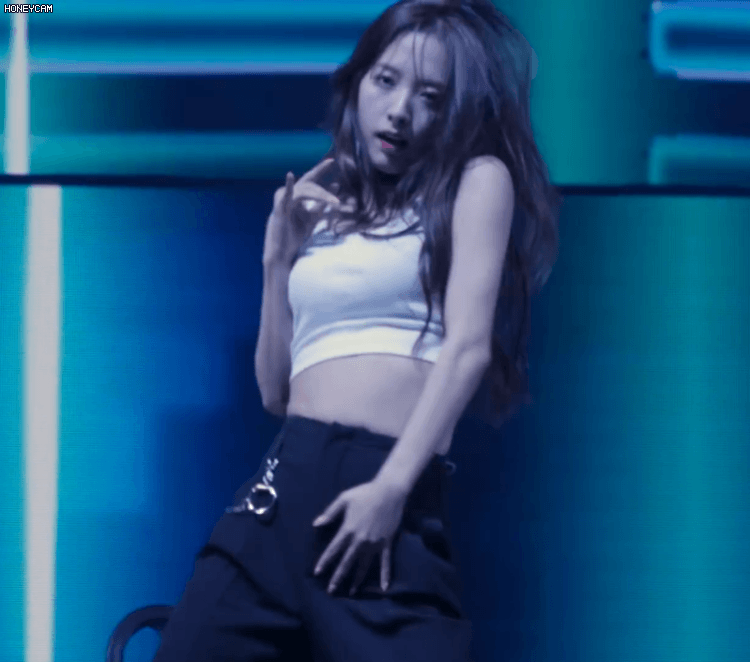 
춤선이 아름다운 여돌1위한 우주소녀 보나.gif
