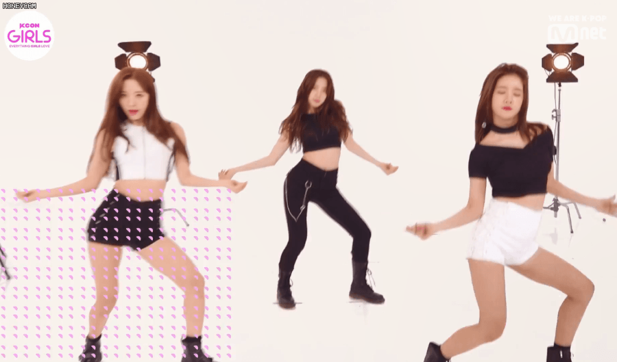 
춤선이 아름다운 여돌1위한 우주소녀 보나.gif
