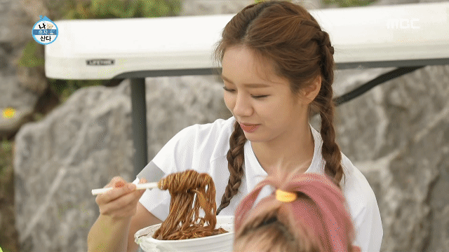 
짜장면 먹는 걸스데이 혜리
