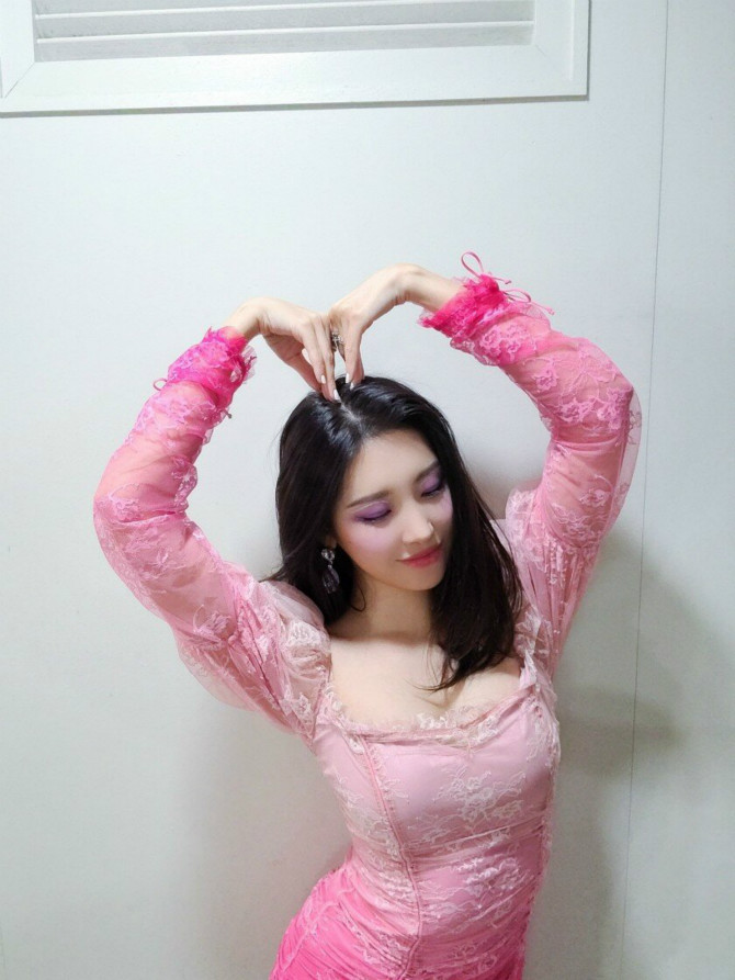 
핑크핑크한 선미 셀카
