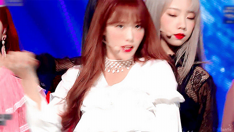 페어안무 맛집 우주소녀.gif