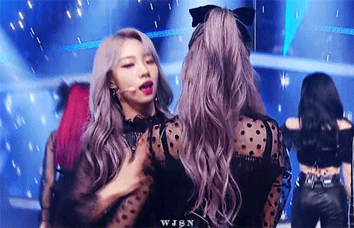 페어안무 맛집 우주소녀.gif