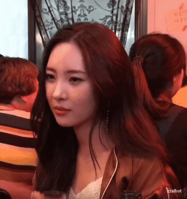 소주 마시는 선미.GIF