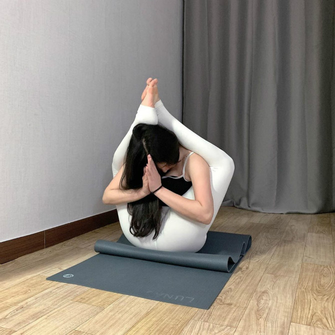 
요가하는 처자
