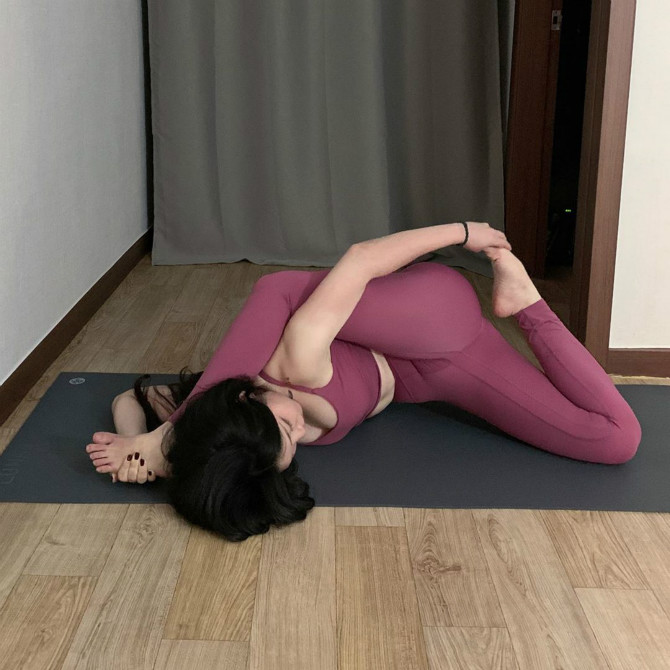 
요가하는 처자
