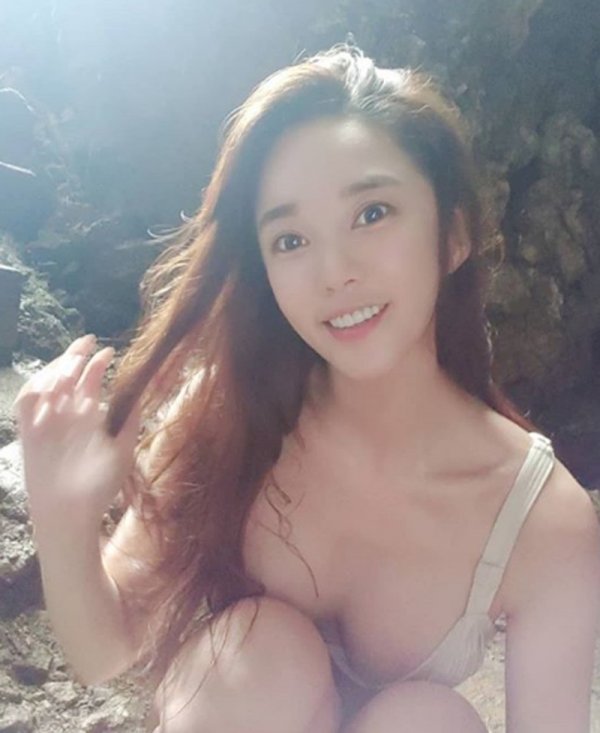 
레이양 아찔한 비키니 자태

