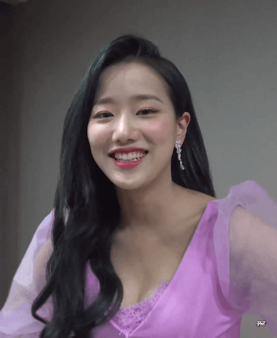 보라색 에이프릴 이나은