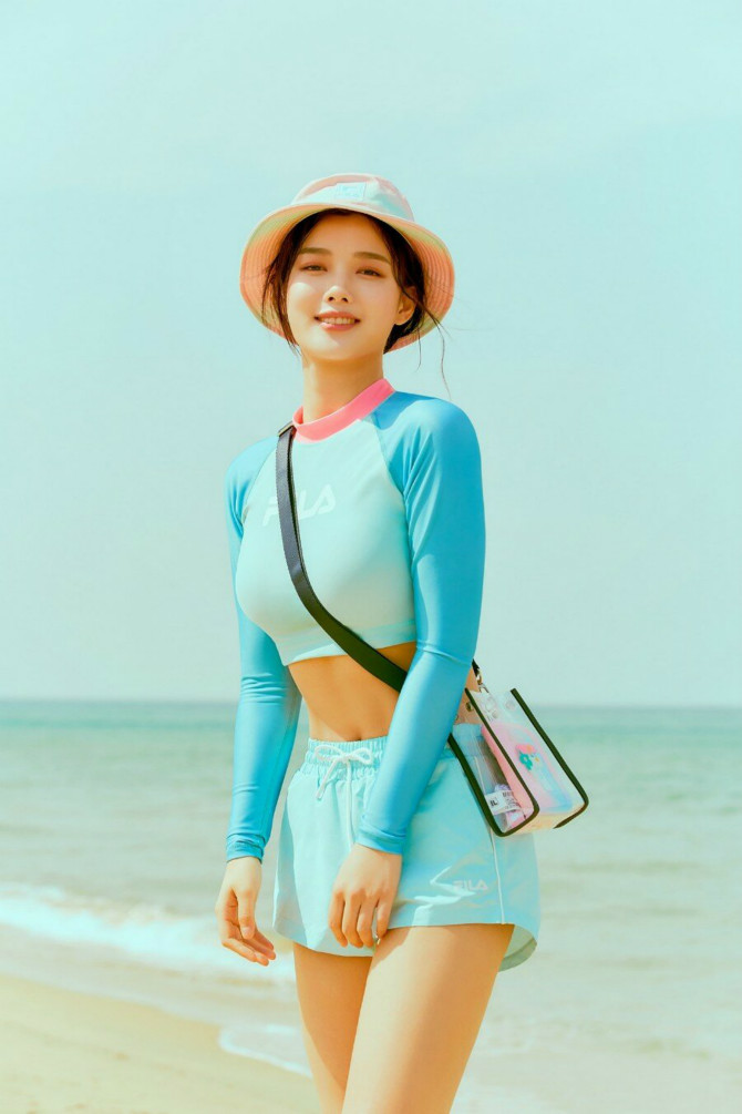 
편의점 알바녀 화보
