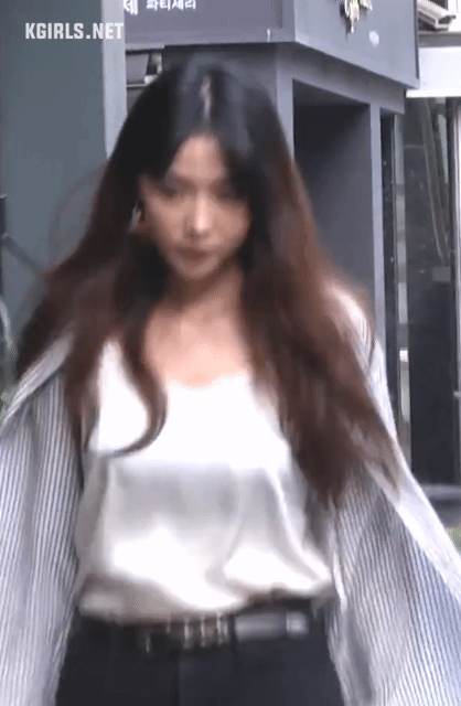 
올해 41살 된 여배우.gif
